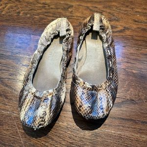 Beirn lime green Water Snake Skin Ballet Flats size 6